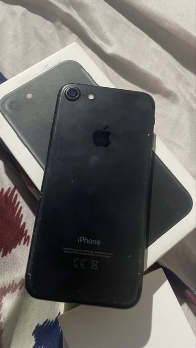 Айфон7 хорошо состояниа нормально работает .