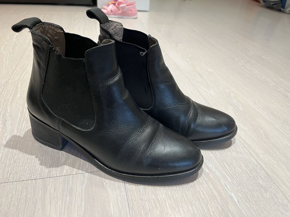 Черни боти от естествена кожа