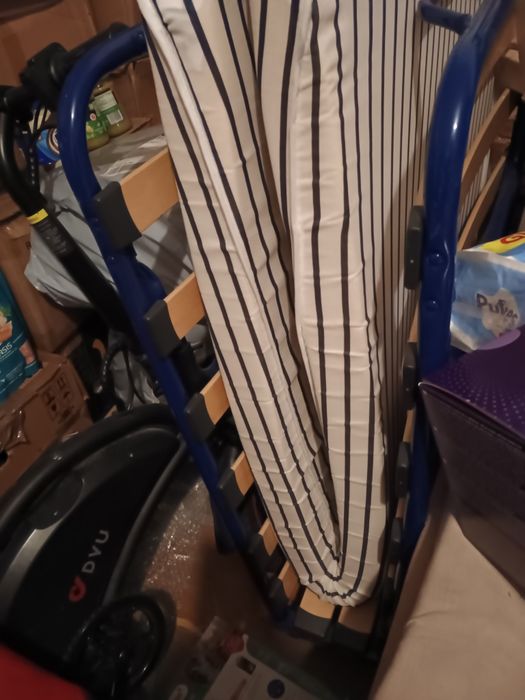 Vând pat pliabil cu saltea NU TRIMIT PRIN CURIER