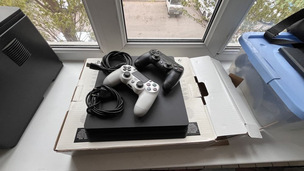 playstation 4 slim 1TB