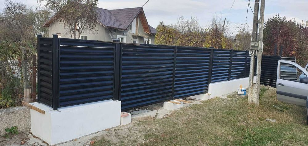 Garduri din panouri stil jaluzele, sipca metalica, tabla, plasa si BCA