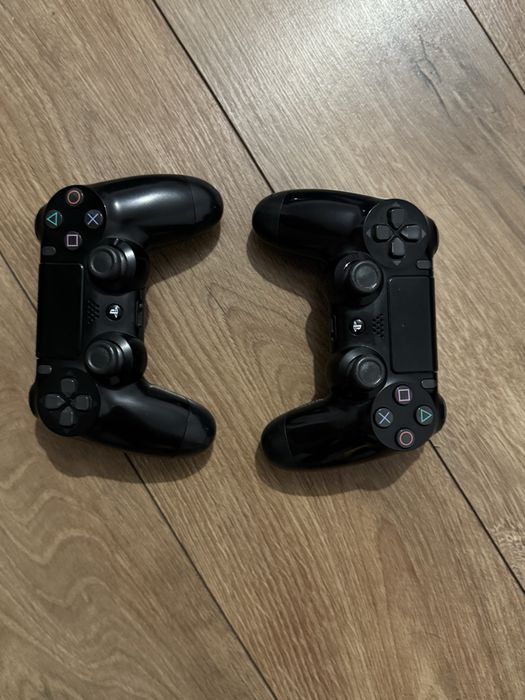 PS4 slim + 2 manete
