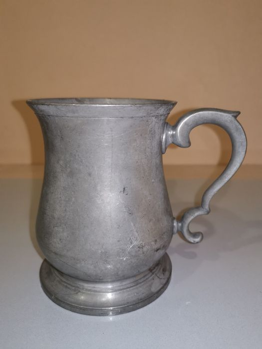 Много стара метална халба за бира Crown & Rose Cast Pewter