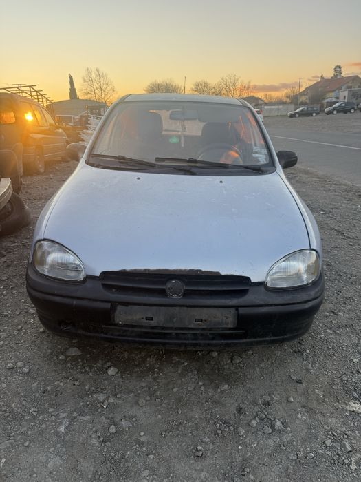 Опел корса 1.4 60 кс 1994 г на части автоматична кутия