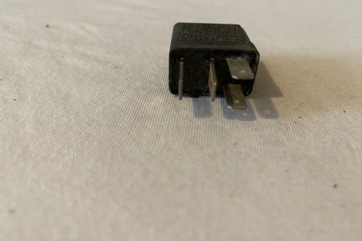 Releu 46520421 / 46 520 421 / 46520421E / 46 520 421 E / 465 204 21 /