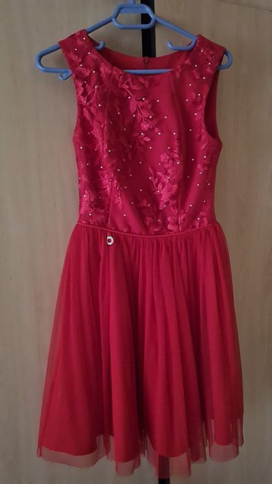 Rochie roșie culoarea