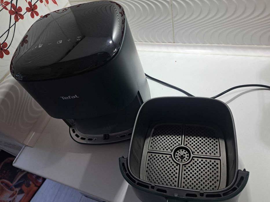 Friteuze cu aer cald Tefal