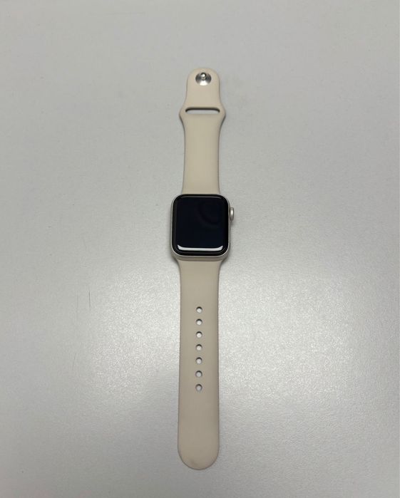 Продам Apple Watch SE2
