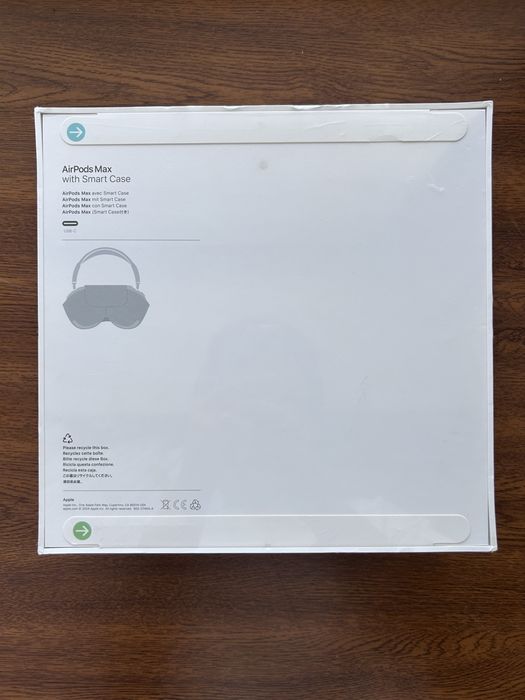 AirPods Max with Smart Case