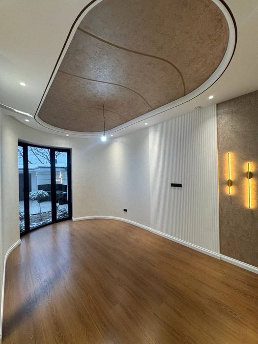 Компактный новый евро коттедж