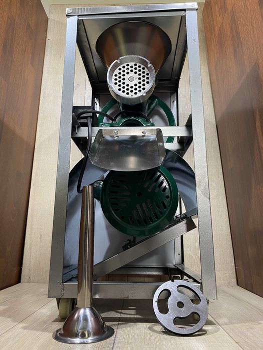 Masina tocat carne fonta profesionala 699 lei