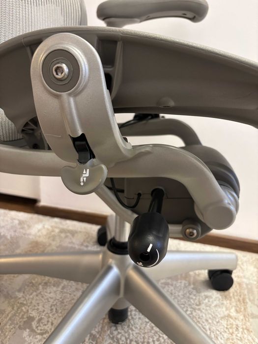 Scaun ergonomic Herman Miller Aeron Titanium marime B - full option