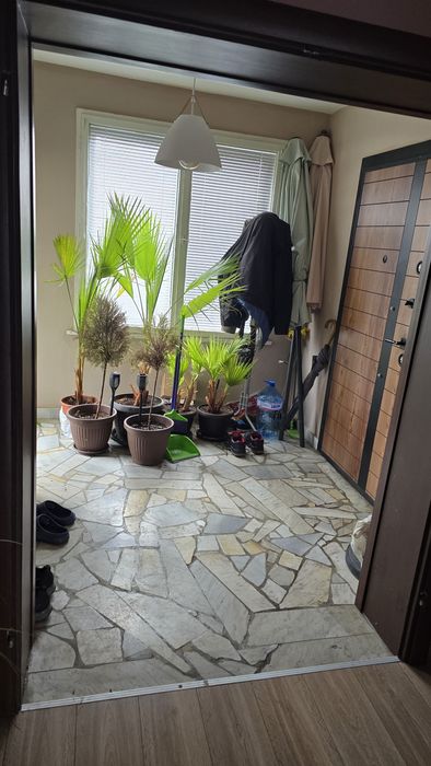 Продава се  2 етажна къща със приземен етаж  108 квадрата на етаж.