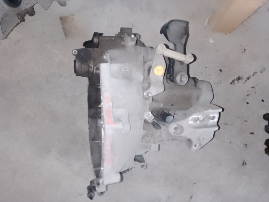 cutie de  viteze in 5 trepte peugeot 2008 1.2 benzina 2015