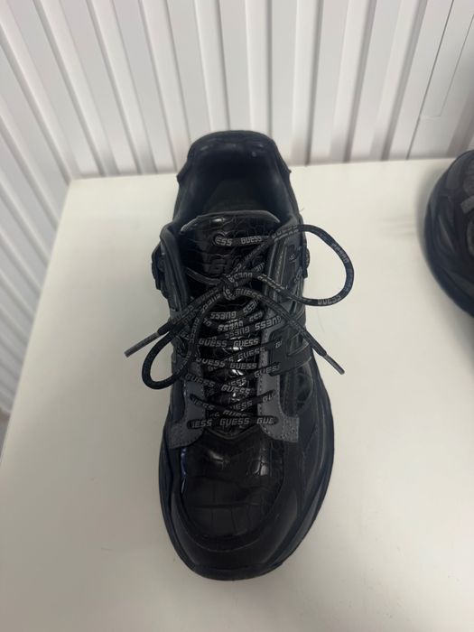 Кожени обувки Guess