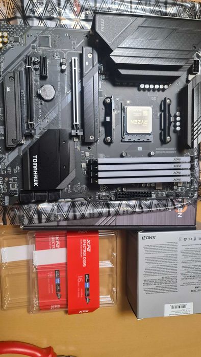 Продавам компютър RX 7700 XT, amd Ryzen 7 5800x, 2tb ssd, 64gb ram