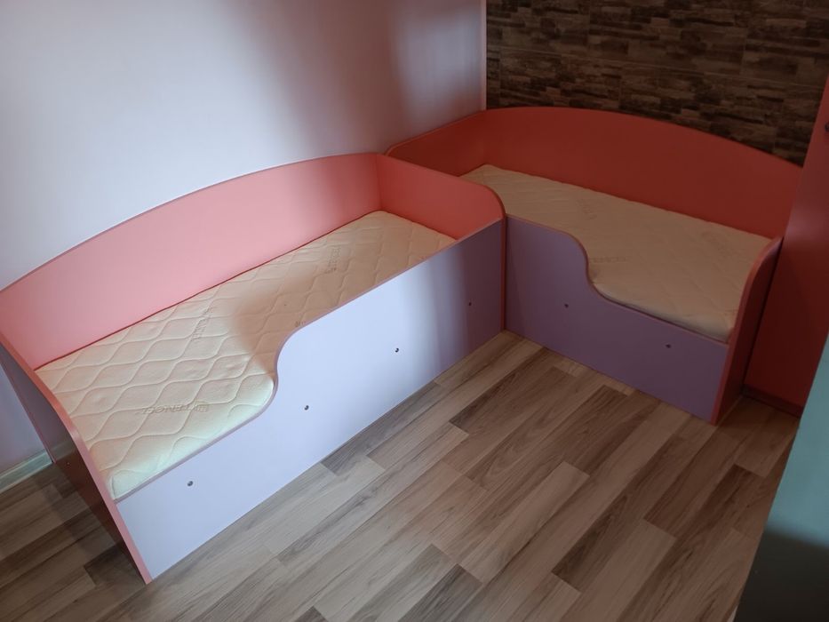 Детски легла с матраци + гардероб