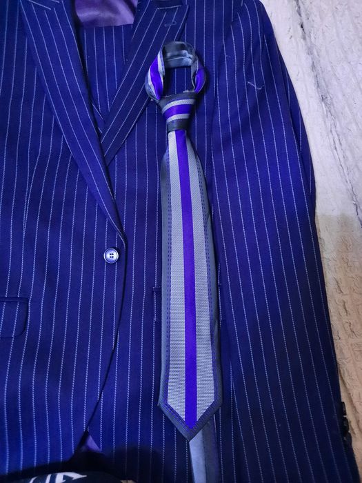 Классический костюм с галстуком