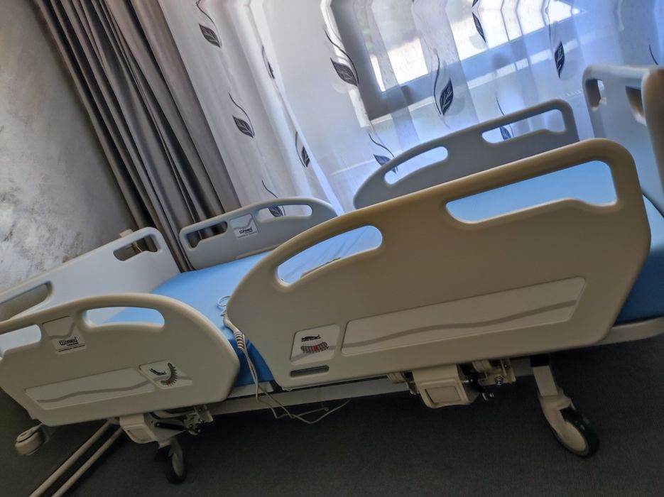 Vând pat medical nou