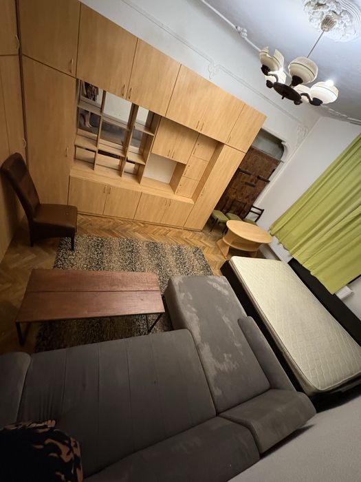 Camera privata la vilã!dar cu baie bucataria comun fac contract! iasi tg cucu garantia in rate persoana fizica proprietar mentananta ajutor 24/24. 38m