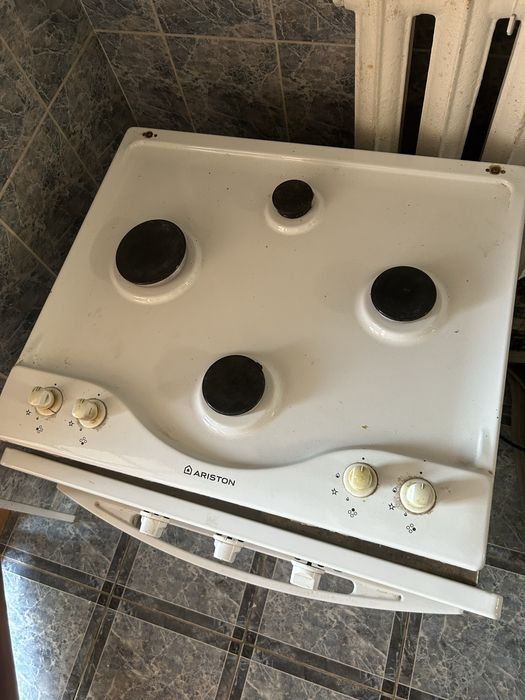 Газовая плита Ariston
