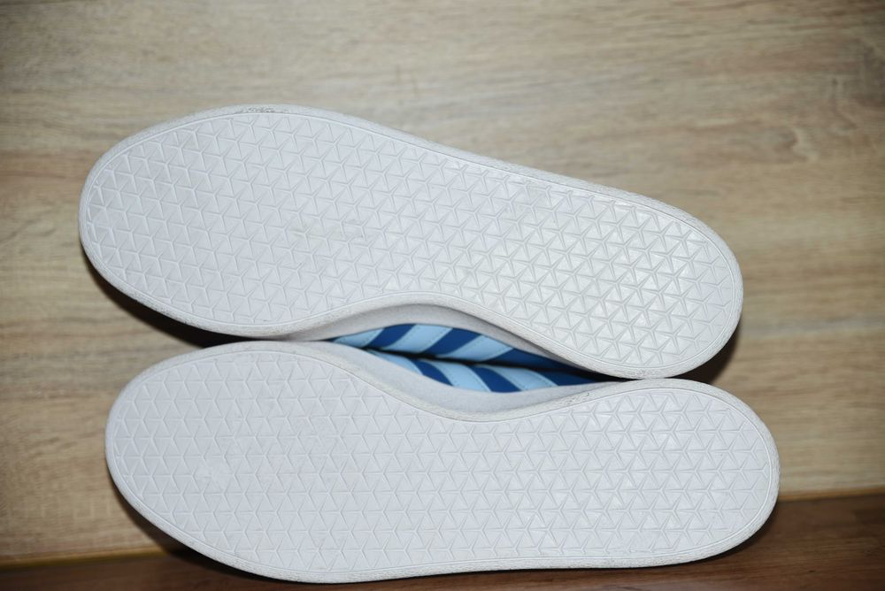 Adidas НОВИ оригинални кецки, номер 44