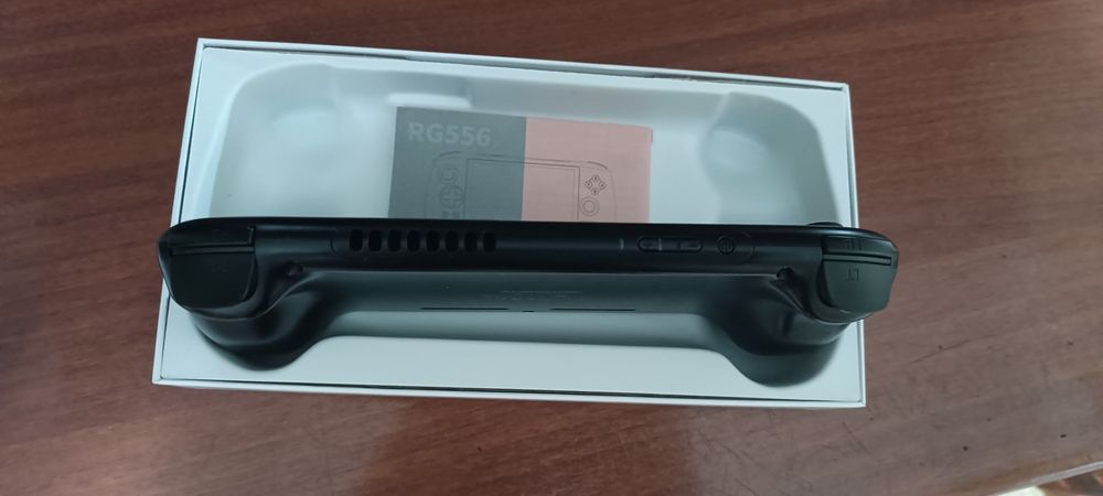 Приставка ANBERNIC RG556