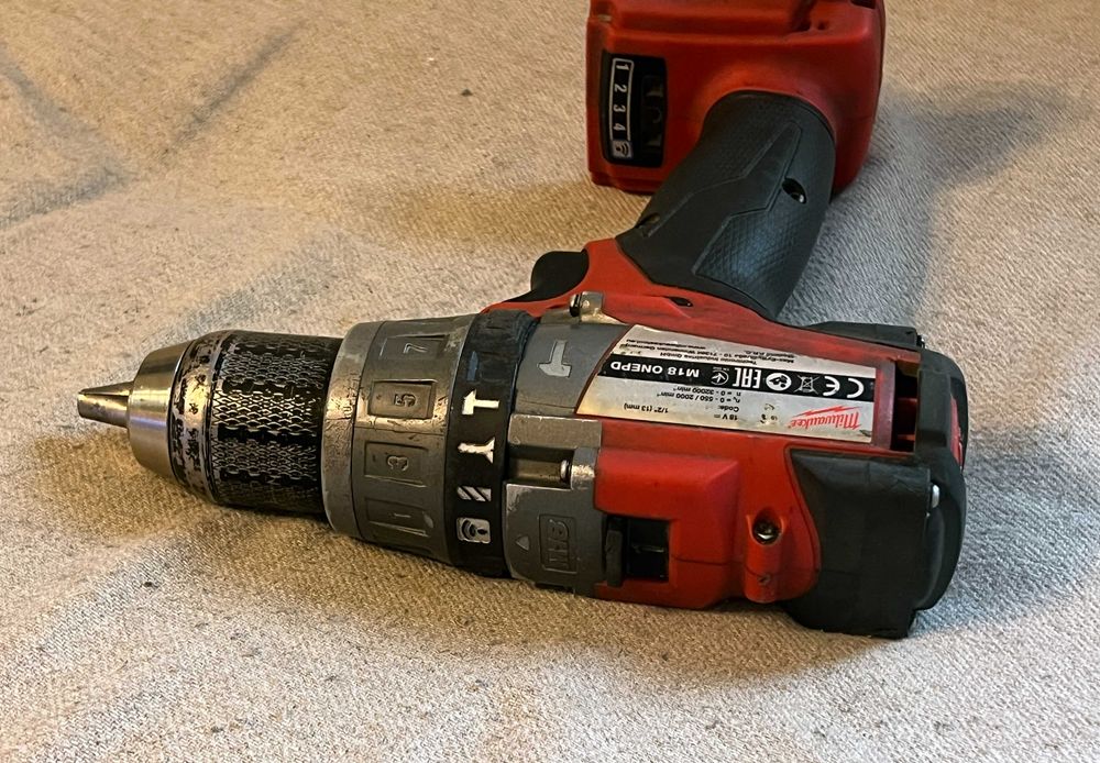 Masina de gaurit insurubat Milwaukee M18 ONEPD Fuel doar corp