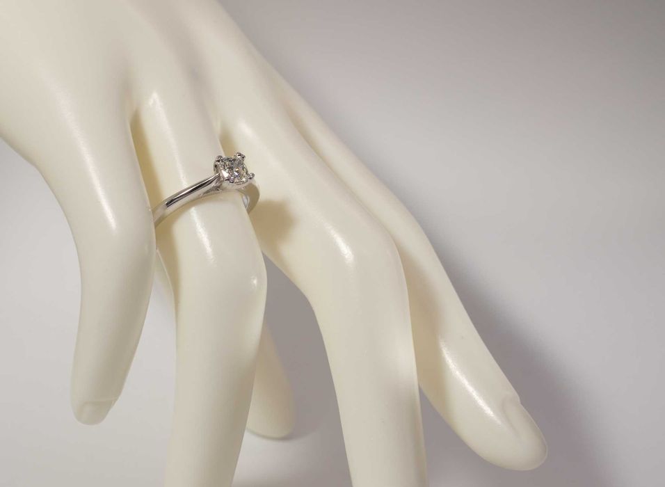 Годежен пръстен с диамант 0.61ct