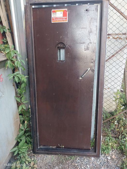 Продам домофонную дверь