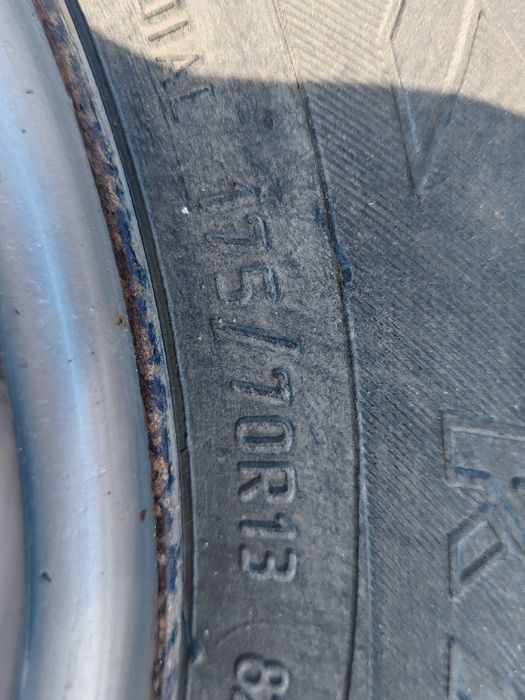 Продам покрышки в комплекте с дисками