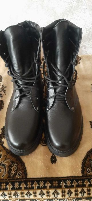 Продам мужские сапоги берцы
