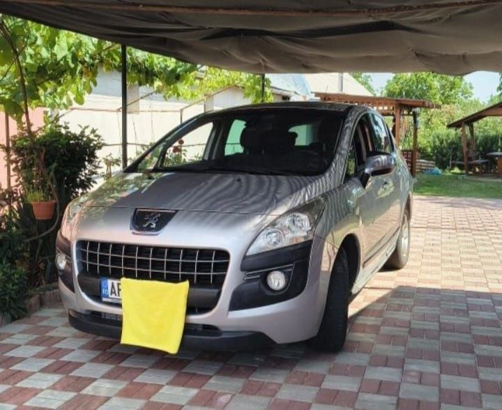 Vând Peugeot 3008
