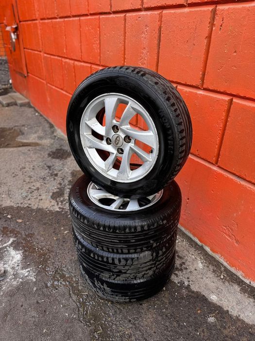 Продам комплект летних шин