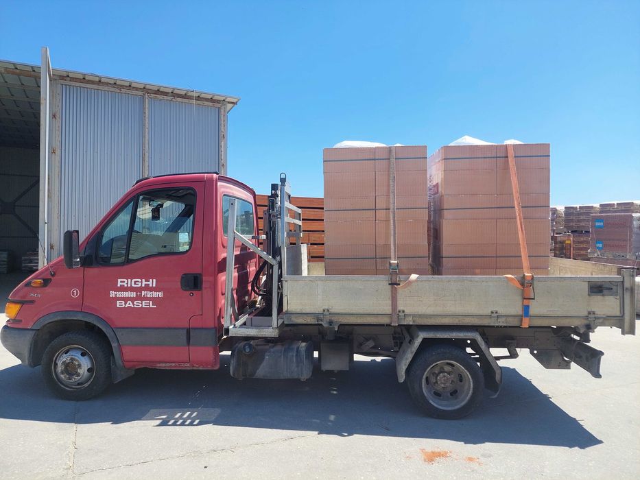 Камион с кран , Транспортни услуги - самосвал с кран