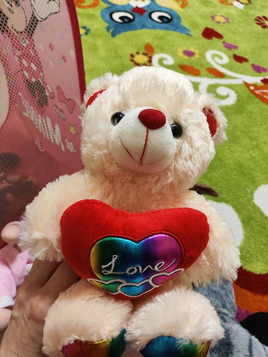 Продавам кош с играчки