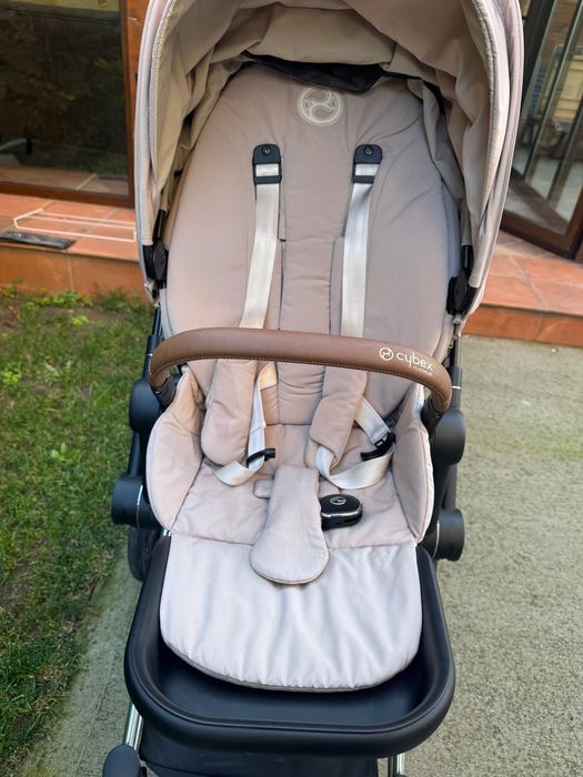 Cybex Priam  Beige Пълен пакет + кош за новородено в черен цвят