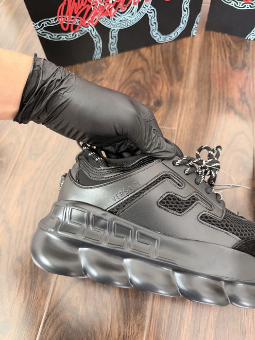 Versace Chain Reaction black