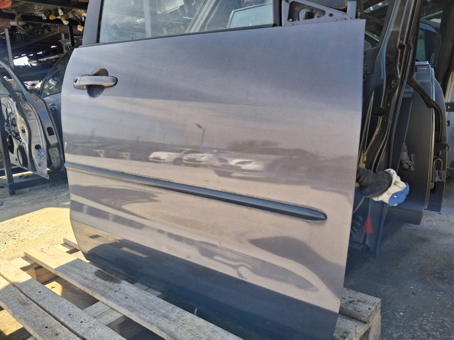 Врата Mazda 5 2009г.