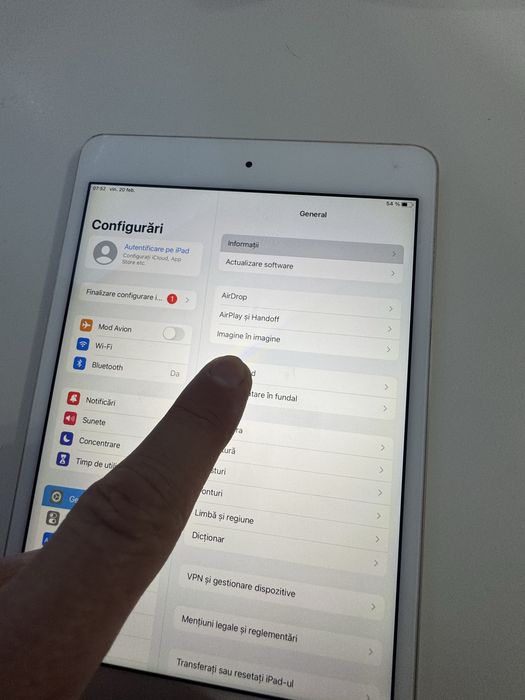 Ipad mini 4 cu sticla fisurata