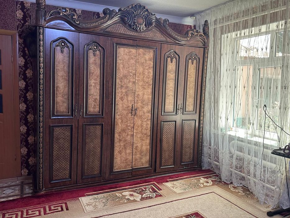 Шифонер, кровать, тумбочка