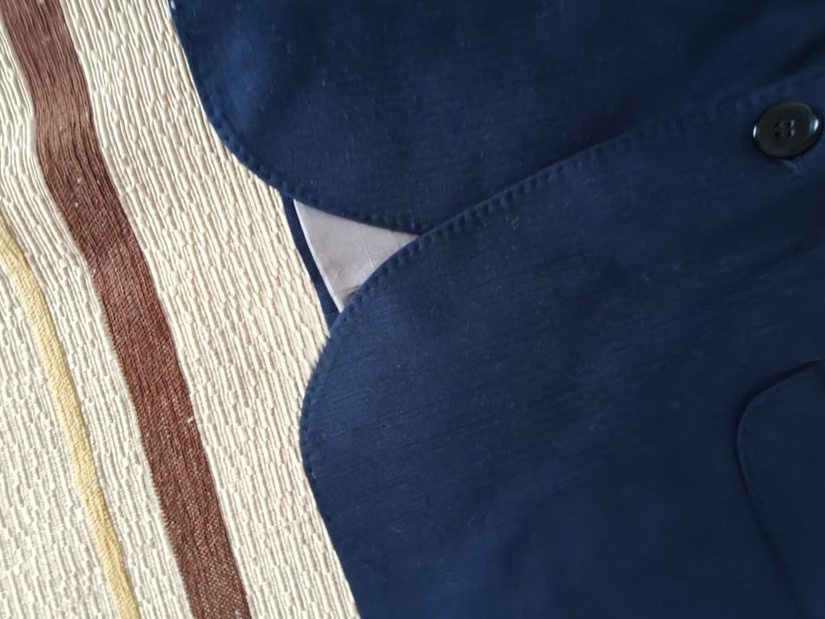 Мъжки костюм сако р-р 56, панталон р-р 58 и риза L, вратовръзка бонус