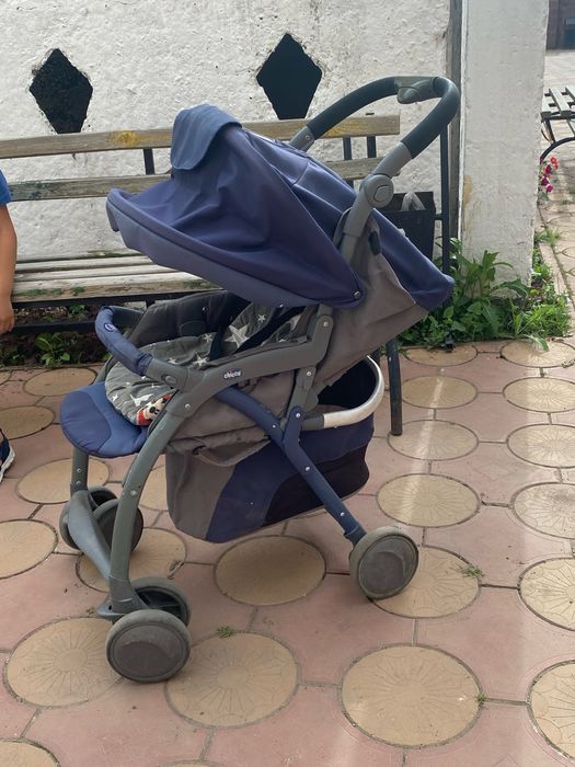 Продам прогулочную коляску Chicco comfort