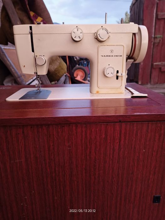 Продам швейную машинку