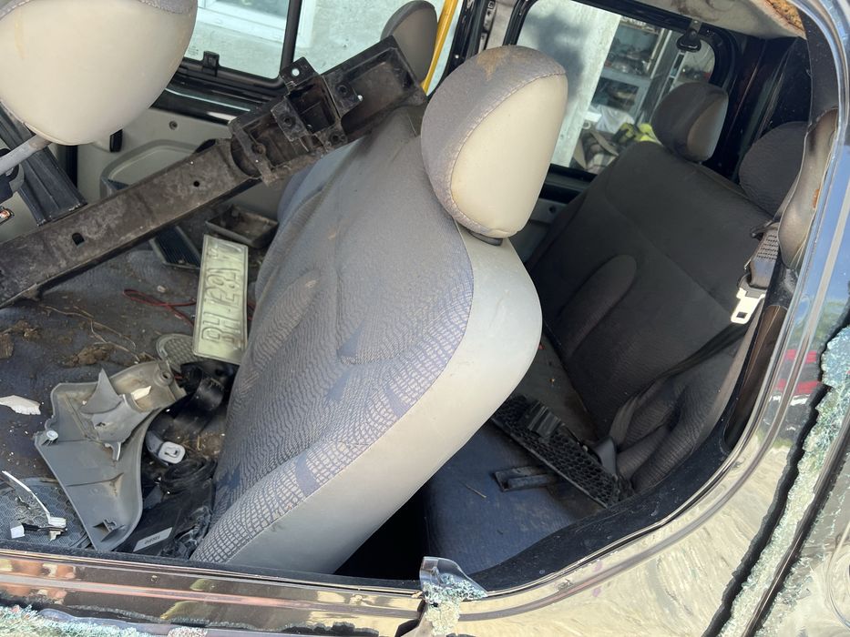 Desfac dezmembrez piese motor 1.9 2.0 2.5 opel vivaro renault trafic nissan primastar