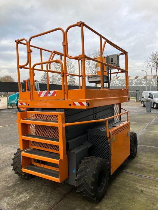 Ножична вишка дизелов двигател Кубота