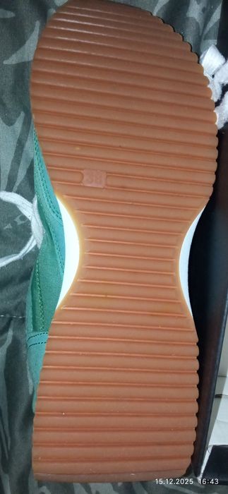 Дамски маратонки.Чисто нови!