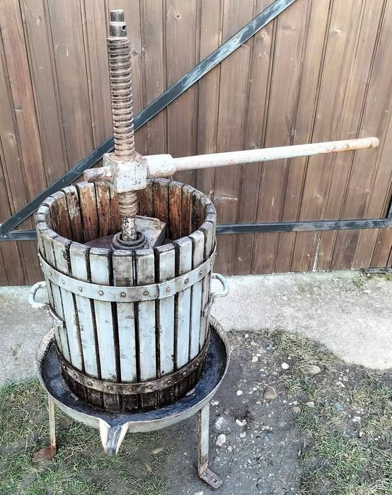 Teasc, presă struguri în stare foarte bună din anii '60