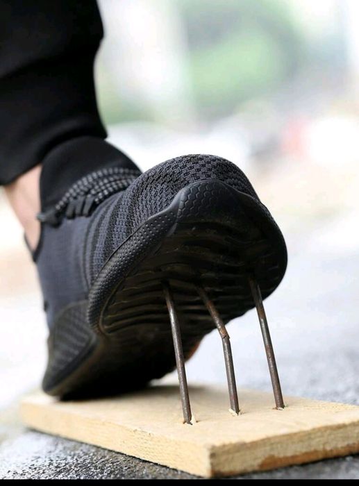 работни обувки с бомбе