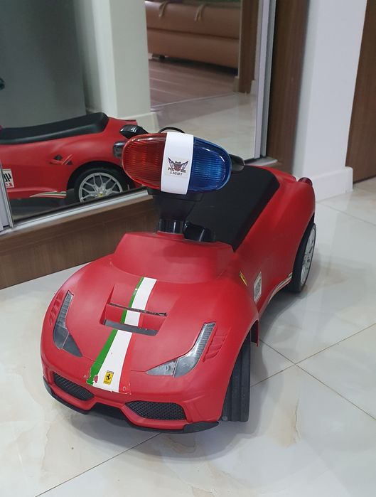 Mașinuța roșie Ferrari pt copii